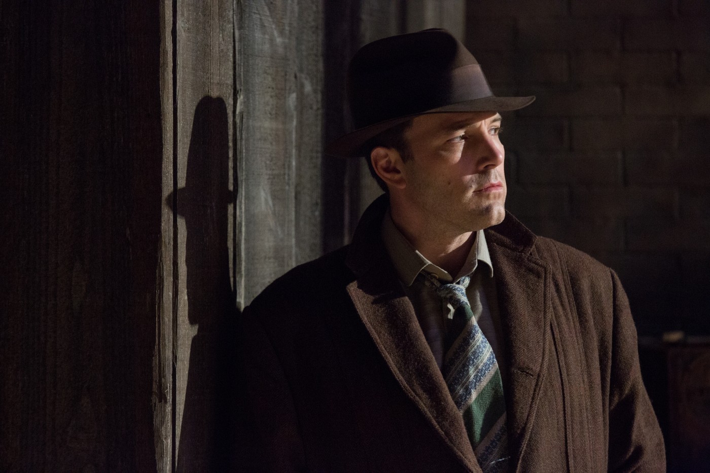 Dieses Gesicht wiederum werden Sie nach zwei Stunden voller zugekniffener Augen und angehobener Augenbrauen verdrängen wollen: Ben Affleck in «Live by Night». 