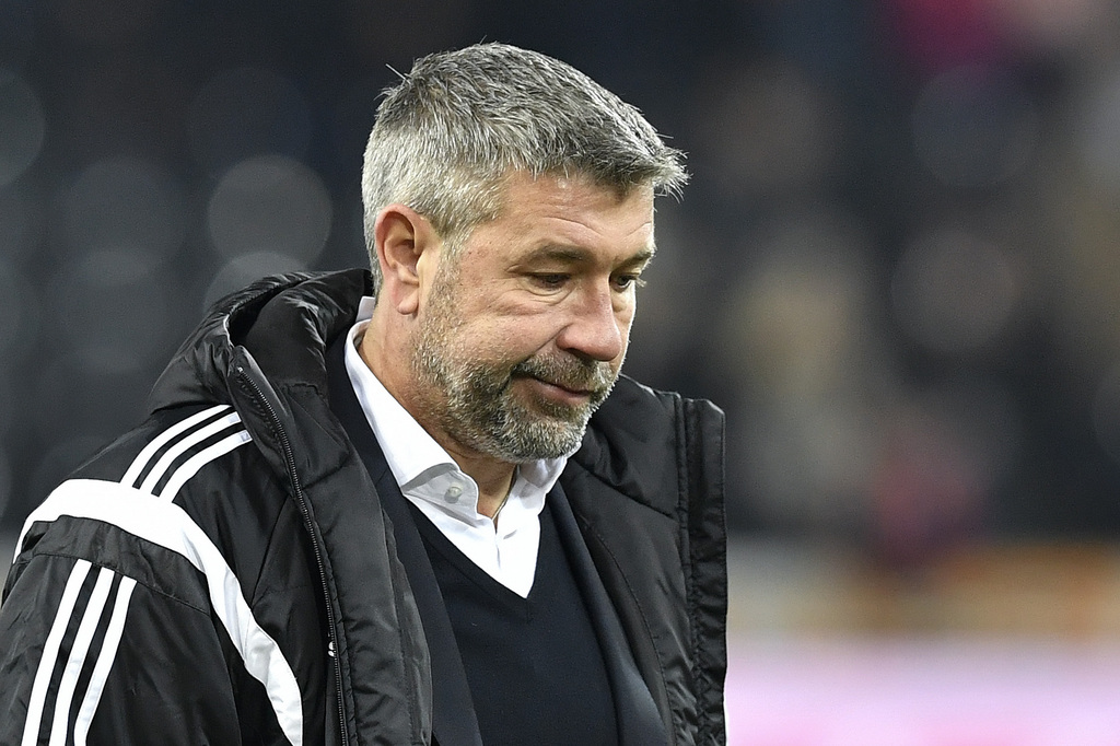 ZUM START DER FUSSBALL RUECKRUNDE IN DER SUPER UND CHALLENGE LEAGUE AM SAMSTAG, 4. FEBRUAR 2017, STELLEN WIR IHNEN FOLGENDES BILDMATERIAL ZUR VERFUEGUNG - Basels Trainer Urs Fischer ist enttaeuscht im Fussball Super League Spiel zwischen den Berner Young Boys und dem FC Basel, am Samstag, 3. Dezember 2016, im Stade de Suisse in Bern. (KEYSTONE/Peter Schneider)