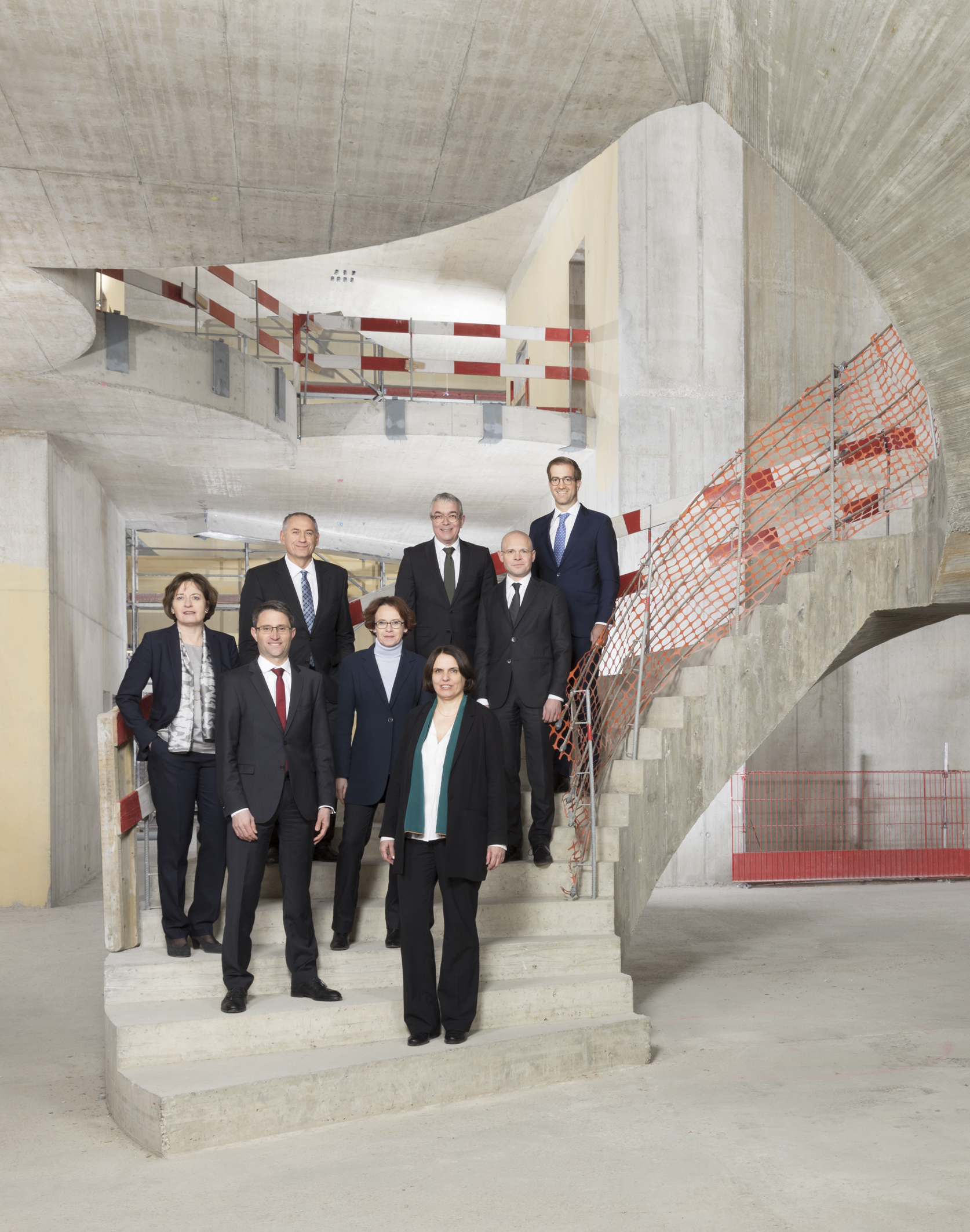 Der neue Regierungsrat im Rohbau des Biozentrums.