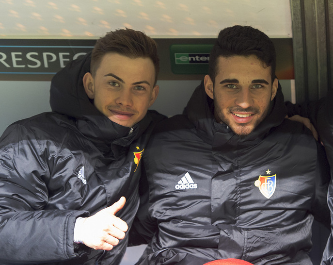 Basel's Robin Marc Huser, Eray Cuemart and Adonis Ajeti, from left, on the substitution bench during the UEFA Europa League group I group stage matchday 6 soccer match between Poland's KKS Lech Poznan and Switzerland's FC Basel 1893 at the Inea Stadium in Poznan, Poland, on Thursday, December 10, 2015. (KEYSTONE/Georgios Kefalas)