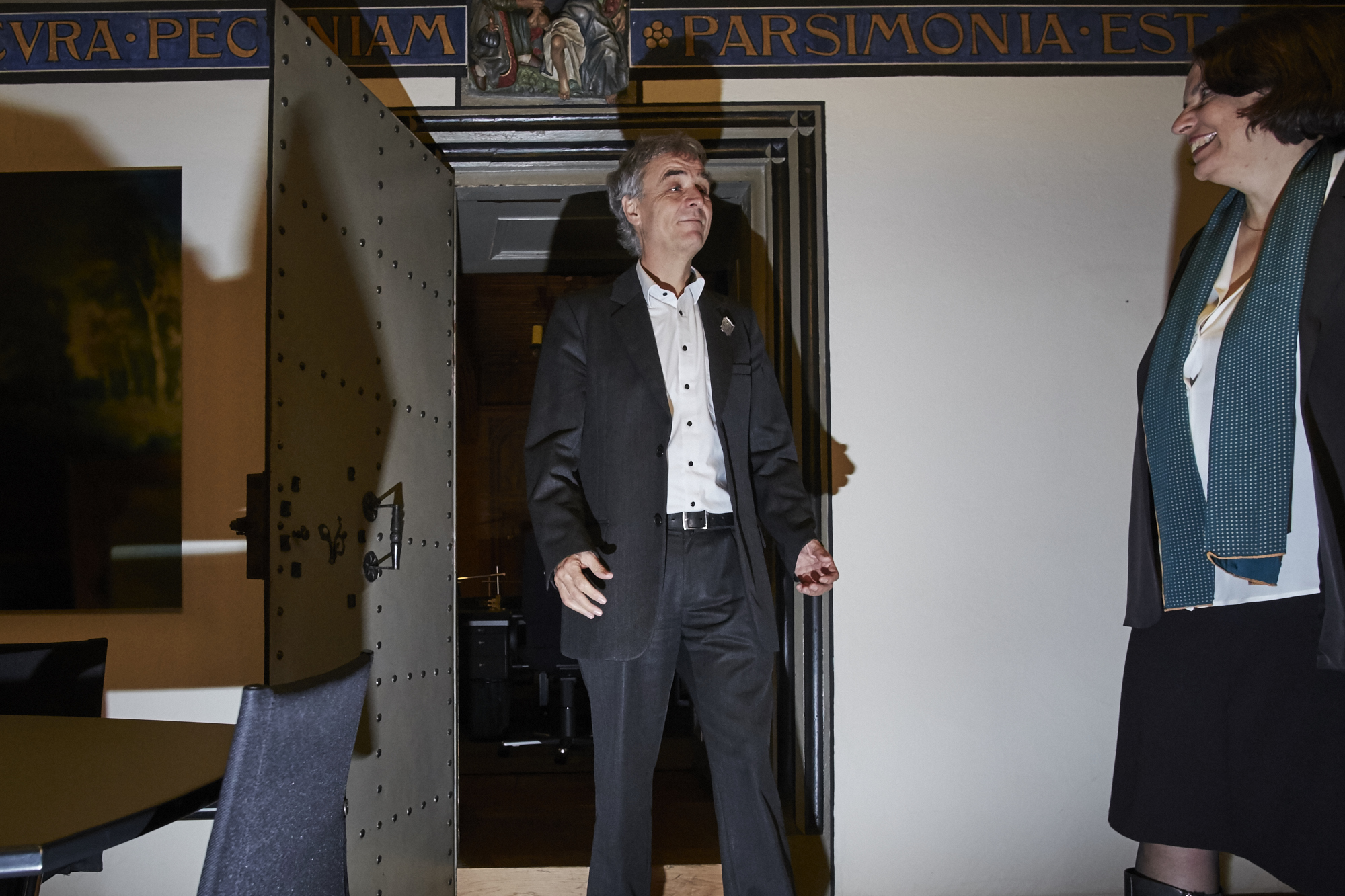 Im Durchgang zum Regierungsratszimmer: «Die Türe ist nicht ganz einfach zu bedienen.»