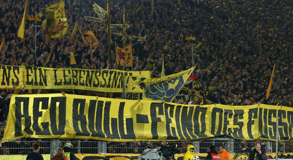 Fu�ball: Bundesliga, Borussia Dortmund - RB Leipzig, 19. Spieltag am 04.02.2017 in Signal Iduna Park, Dortmund (Nordrhein-Westfalen). Dortmunder Fans zeigen w�hrend des Spieles Transparente mit der Aufschrift 
