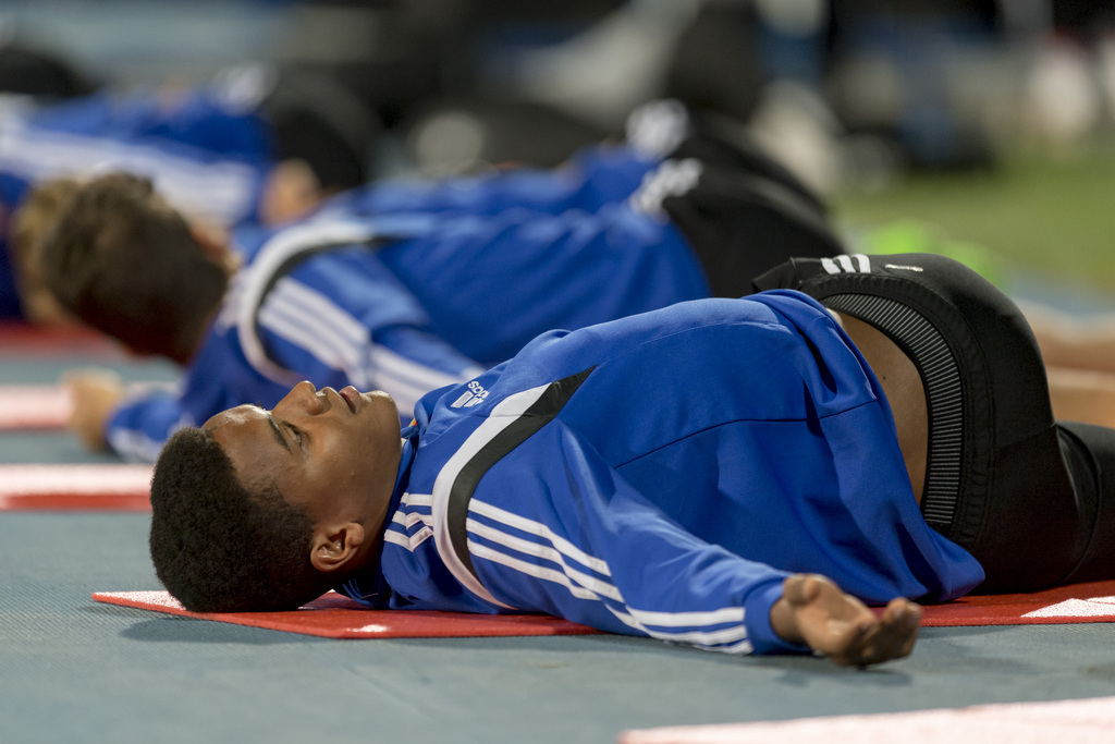 Manuel Akanji of Switzerland's FC Basel 1893 during a training session in the Estadio do Restelo in Lisbon, Portugal, on Wednesday, November 4, 2015. Switzerland's FC Basel 1893 is scheduled to play against Portugal's C.F. Os Belenenses in an UEFA Europa League group I group stage matchday 4 soccer match on Thursday, November 5, 2015. (KEYSTONE/Georgios Kefalas)
