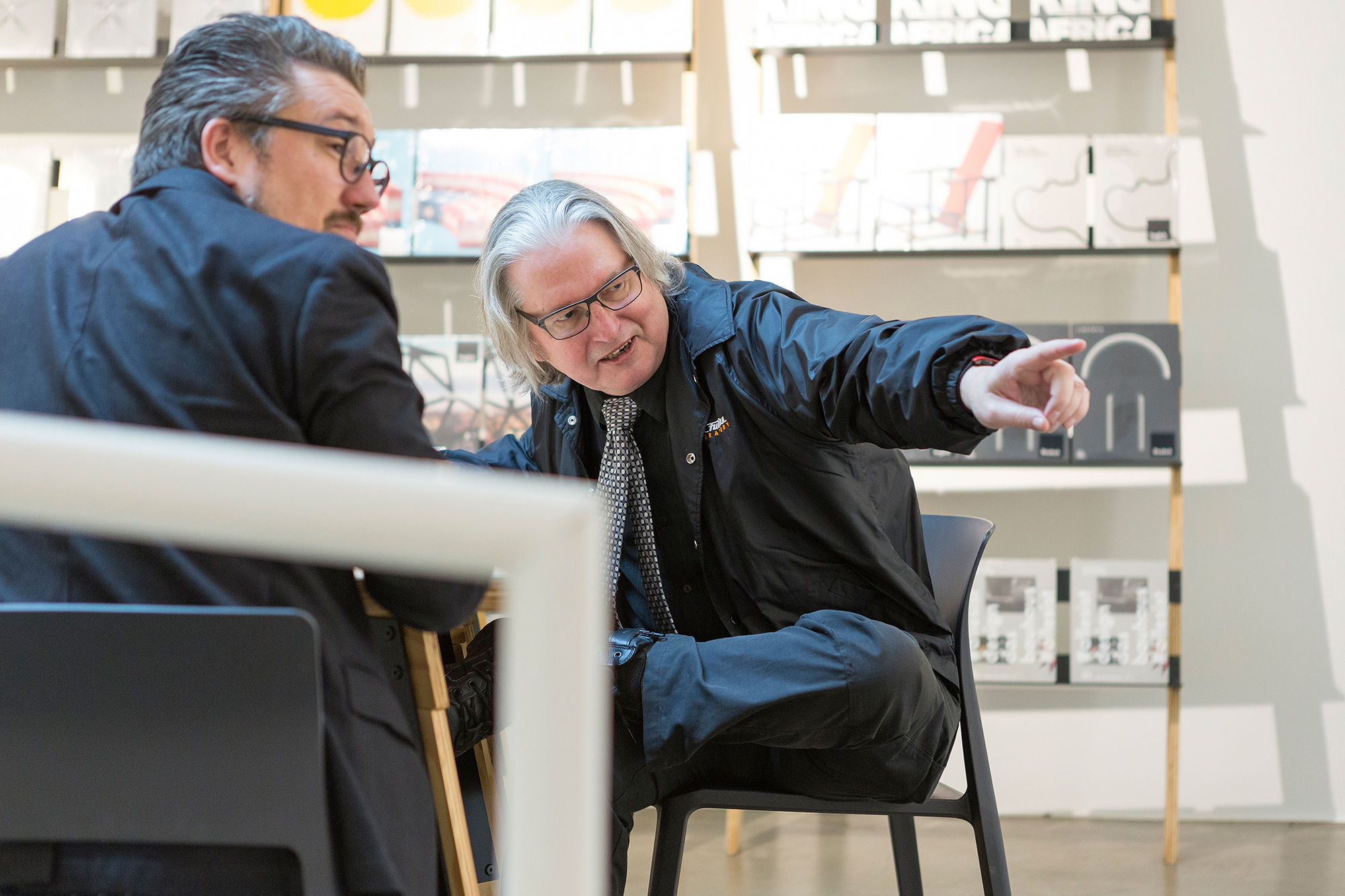 Bruce Sterling spricht im TagesWoche-Interview über die Bedeutung eines der ausgestellten «intelligenten» Objekte.