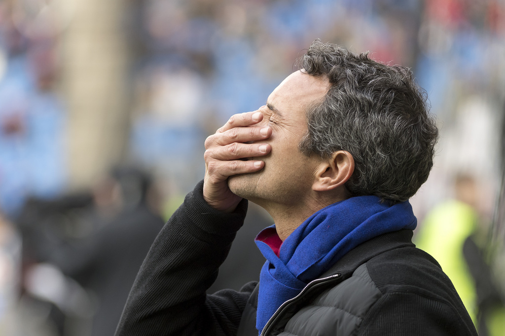 Der Basler Praesident Bernhard Heusler fiebert mit im Fussball Meisterschaftsspiel der Super League zwischen dem FC Basel 1893 und dem FC Lausanne-Sport, im Stadion St. Jakob-Park in Basel, am Sonntag, 19. Februar 2017. (KEYSTONE/Georgios Kefalas)