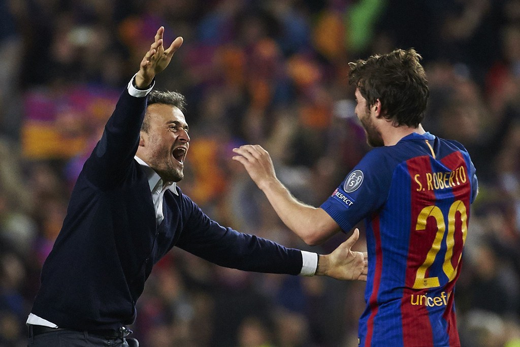 epa05837543 FC Barcelona's coach Luis Enrique (L) nad defender Sergi Roberto jubilate the victory after the UEFA Champions League second leg round of 16 match between FC Barcelona and Paris Saint-Germain at Camp Nou stadium in Barcelona, Catalonia, Spain, 08 March 2017. EPA/ALEJANDRO GARCIA