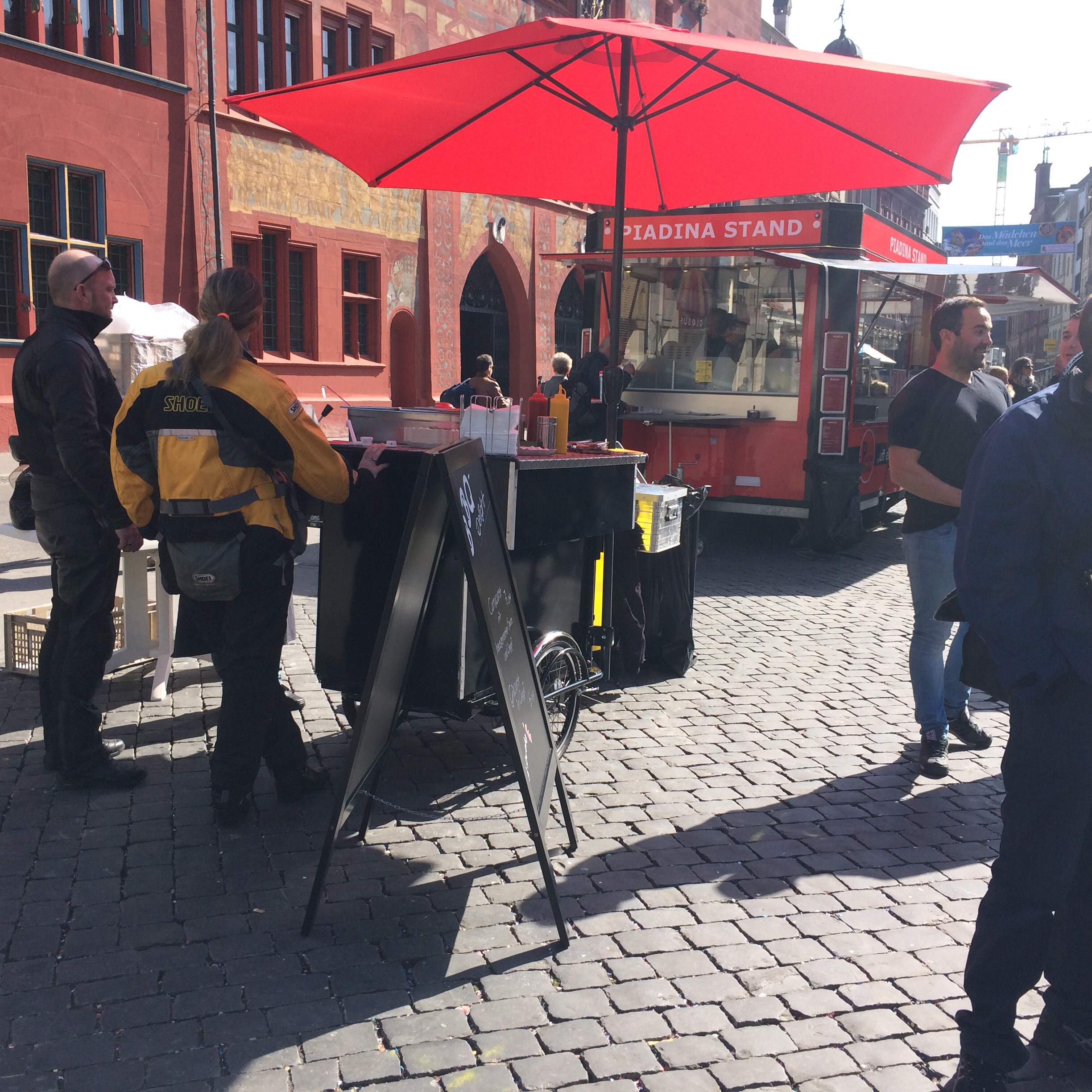 Neuer Stand Nummer eins: Currywurst und andere Würste.