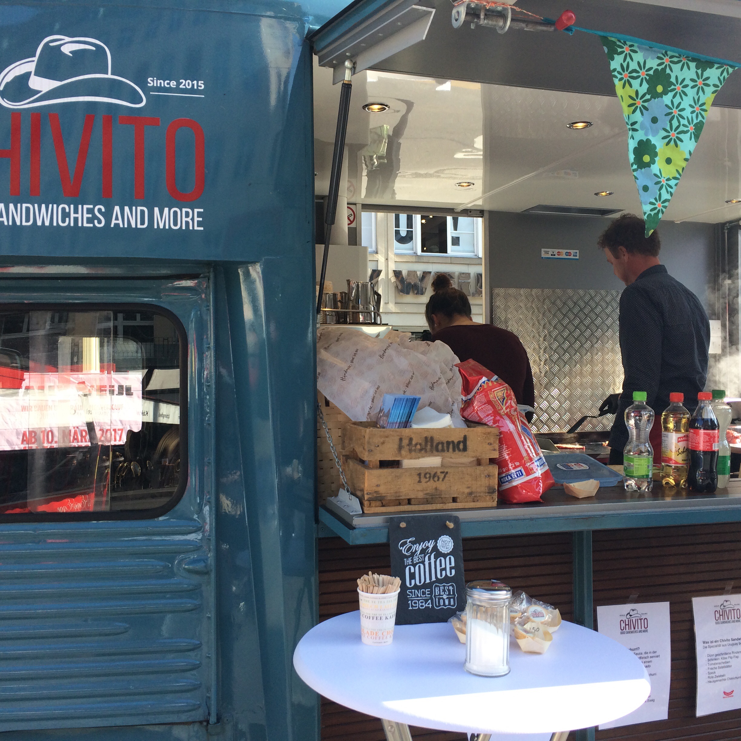 Neuer Stand Nummer zwei: Der Foodtruck «Chivito» bietet das volle Programm vom Steak-Sandwich mit oder ohne Pommes bis zum Kaffee danach.