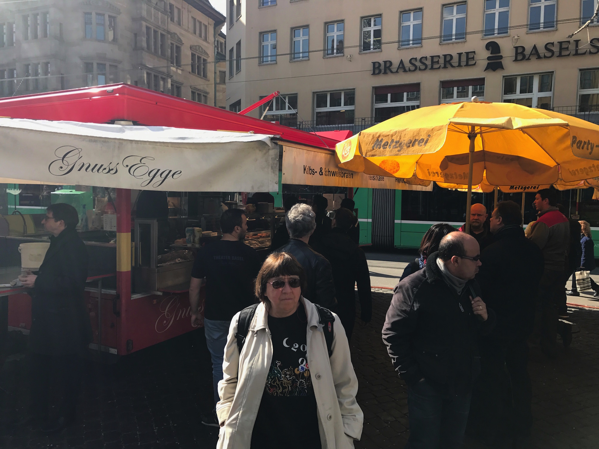 Beim «Eiche»-Stand herrscht nach wie vor ordentlich Betrieb, auch wenn die Auswahl für hungrige Marktplatz-Besucher grösser geworden ist.