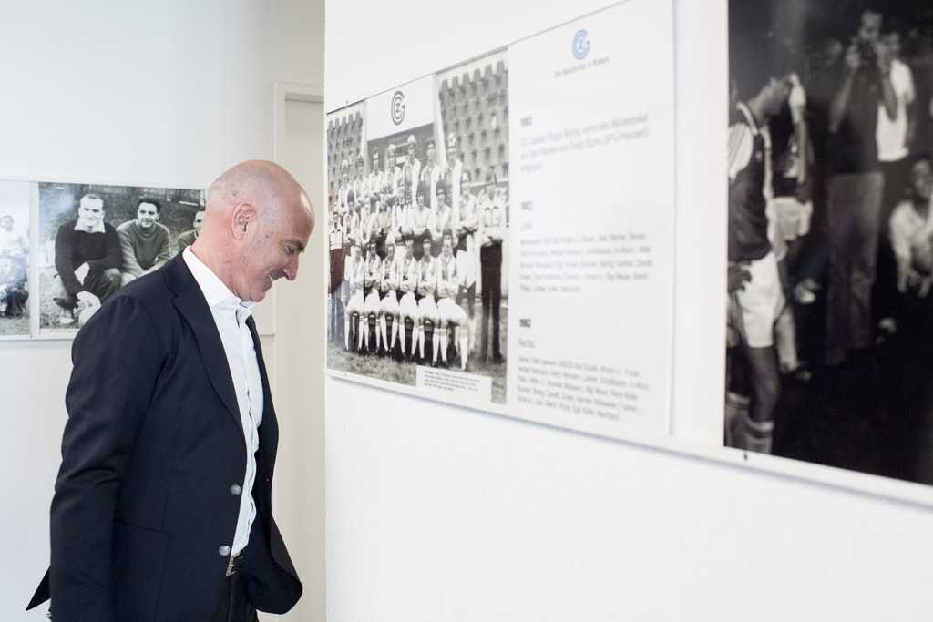 Der neue Cheftrainer des Grasshopper Club Zuerich, Carlos Bernegger informiert an einer Medienkonferenz am Montag, 13. Maerz 2017 in Niederhasli. (KEYSTONE/Ennio Leanza)
