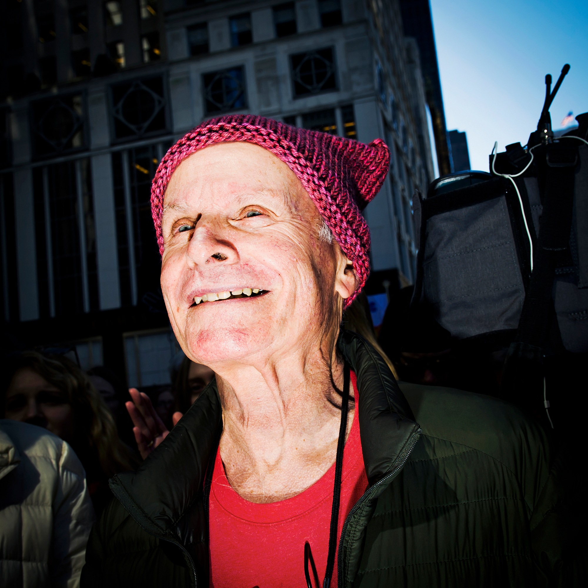 Mann trägt Pussy-Hat: Eindrücke vom women's strike am Weltfrauentag, 8. März 2017, in New York.