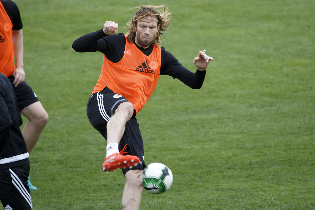 Latvia's captain Kaspars Gorkss shoots the ball, during a training session of the Latvia national team soccer, at the Colovray Stadium in Nyon, Switzerland, Tuesday, March 21, 2017. Switzerland will play a FIFA World Cup 2018 qualification soccer match against Latvia in Geneva on 25 March 2017. (KEYSTONE/Salvatore Di Nolfi)