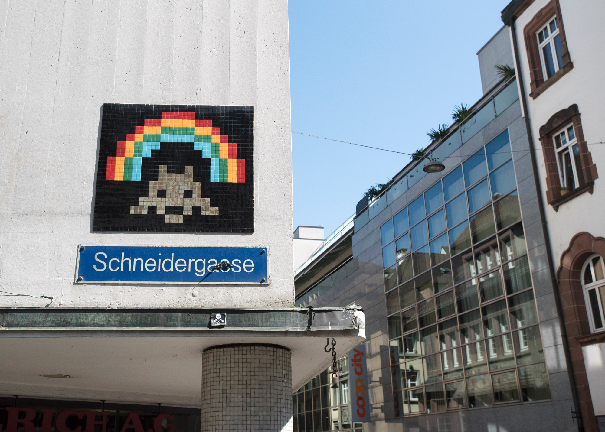 Street Art trifft auf Geschichte: Wobei Künstler wie Banksy auch für Legende und Mythos stehen.