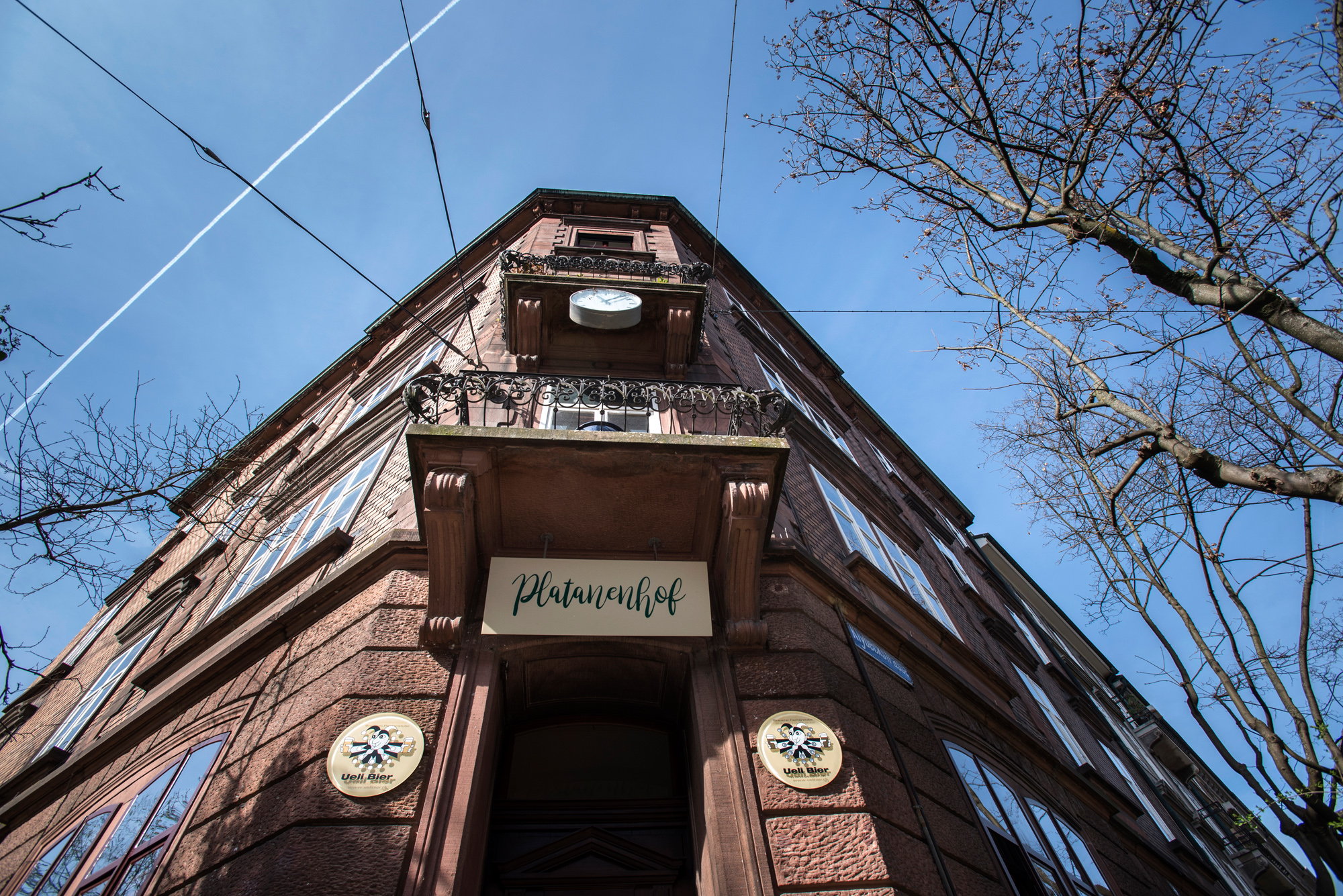 Seit Kurzem führt der Platanenhof auch Ueli Bier.