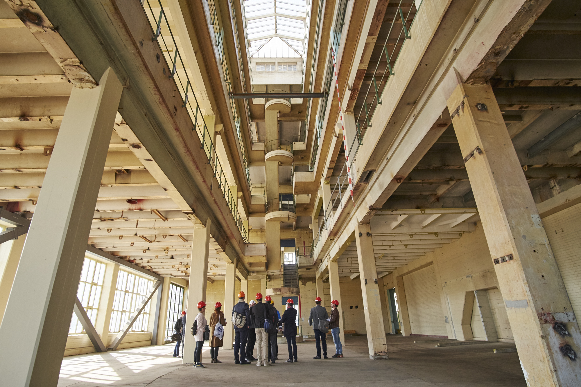 Unter anderem eine möchtige Galerienhalle mit Ober- und Seitenlicht.