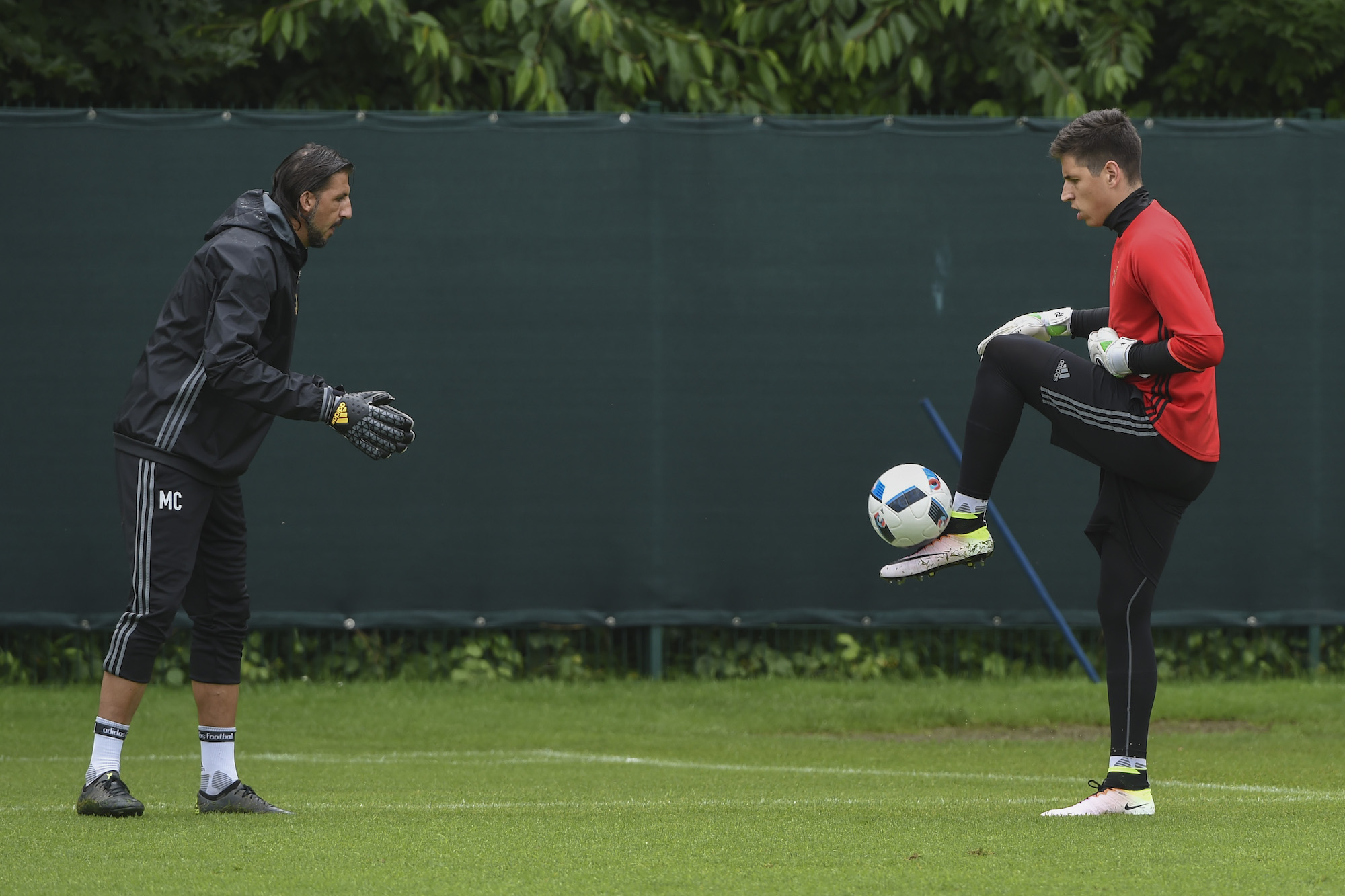 16.06.2016; Basel; Fussball Super League - Training FC Basel; Torhuetertrainer Massimo Colomba (Basel) Torhueter Djordje Nikolic (Basel) (Andy Mueller/freshfocus)