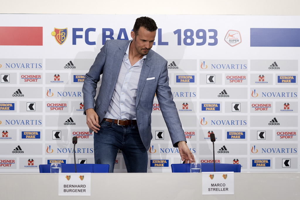 Die neue Clubleitung des FC Basel mit Marco Streller trifft ein zur Pressekonferenz nach der ausserordentlichen Mitgliederversammlung des FC Basel im Medienzentrum des St. Jakob-Parks in Basel am Freitag, 7. April 2017. (KEYSTONE/Georgios Kefalas)