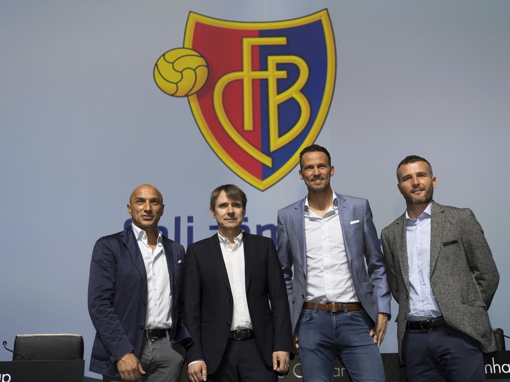 Die neue Clubfuehrung des FCB mit Massimo Ceccaroni, Bernhard Burgener, Marco Streller und Alex Frei, von links, nach der Abstimmung an der ausserordentlichen Mitgliederversammlung des FC Basel in der St. Jakobshalle in Basel am Freitag, 7. April 2017. (KEYSTONE/Georgios Kefalas)