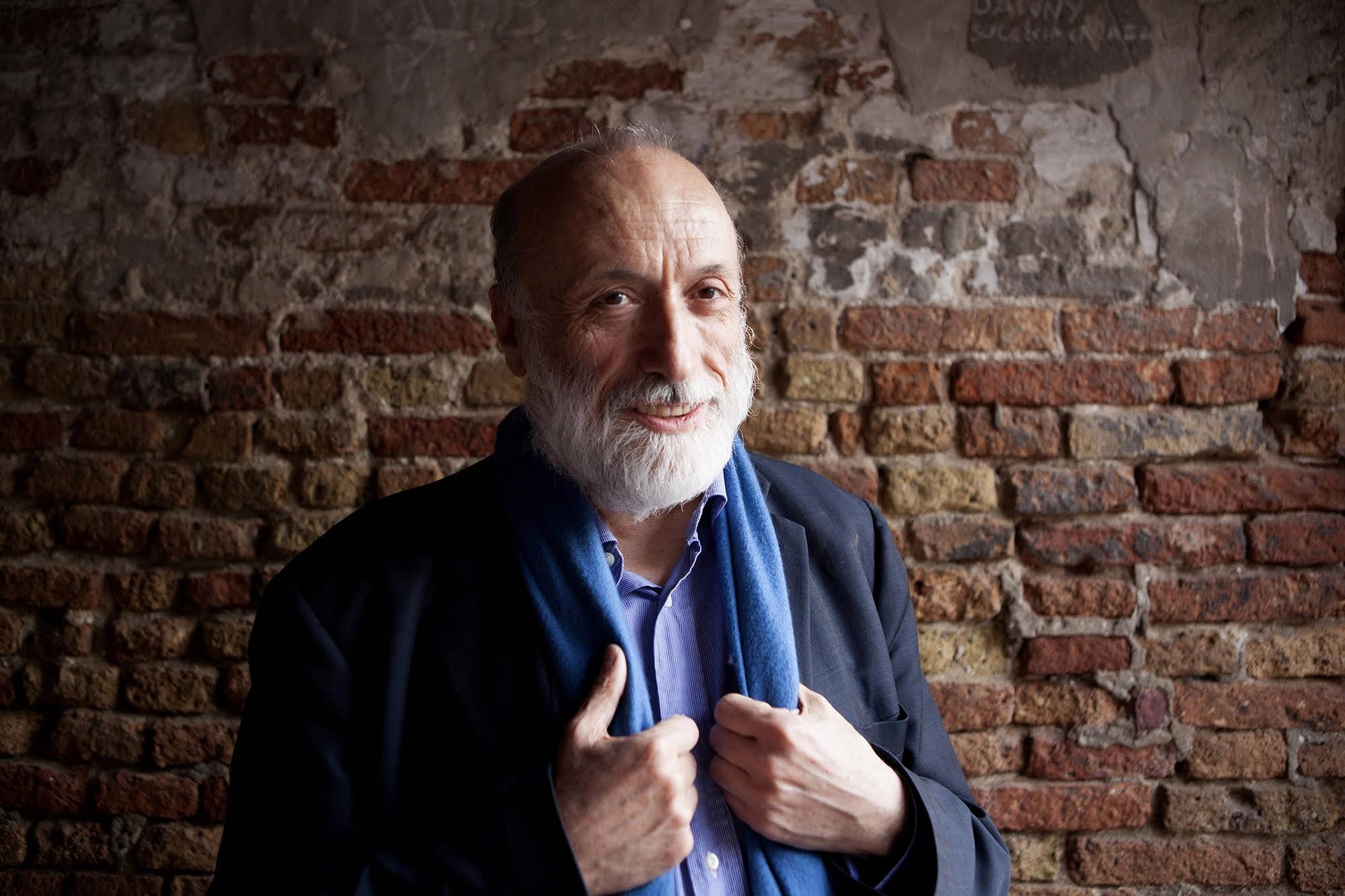 Isst auch während eines Interviews gern mal was feines: Carlo Petrini. 