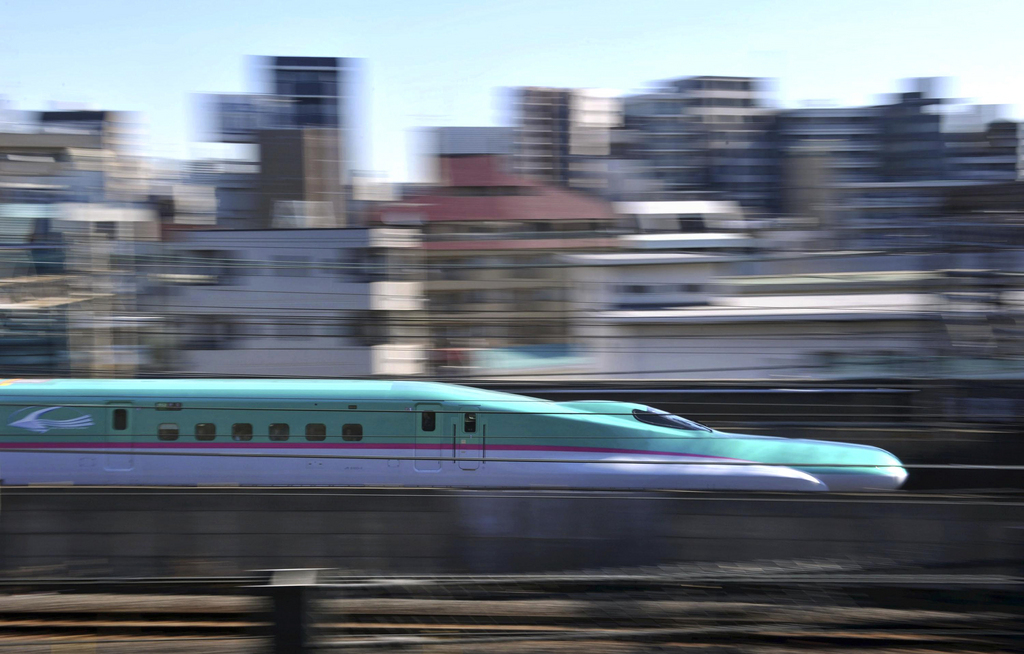 Der Shinkansen-Zug «Hayabusa» am Tag seiner Jungfernfahrt in Tokio am 5. März 2011. (Symbolbild)