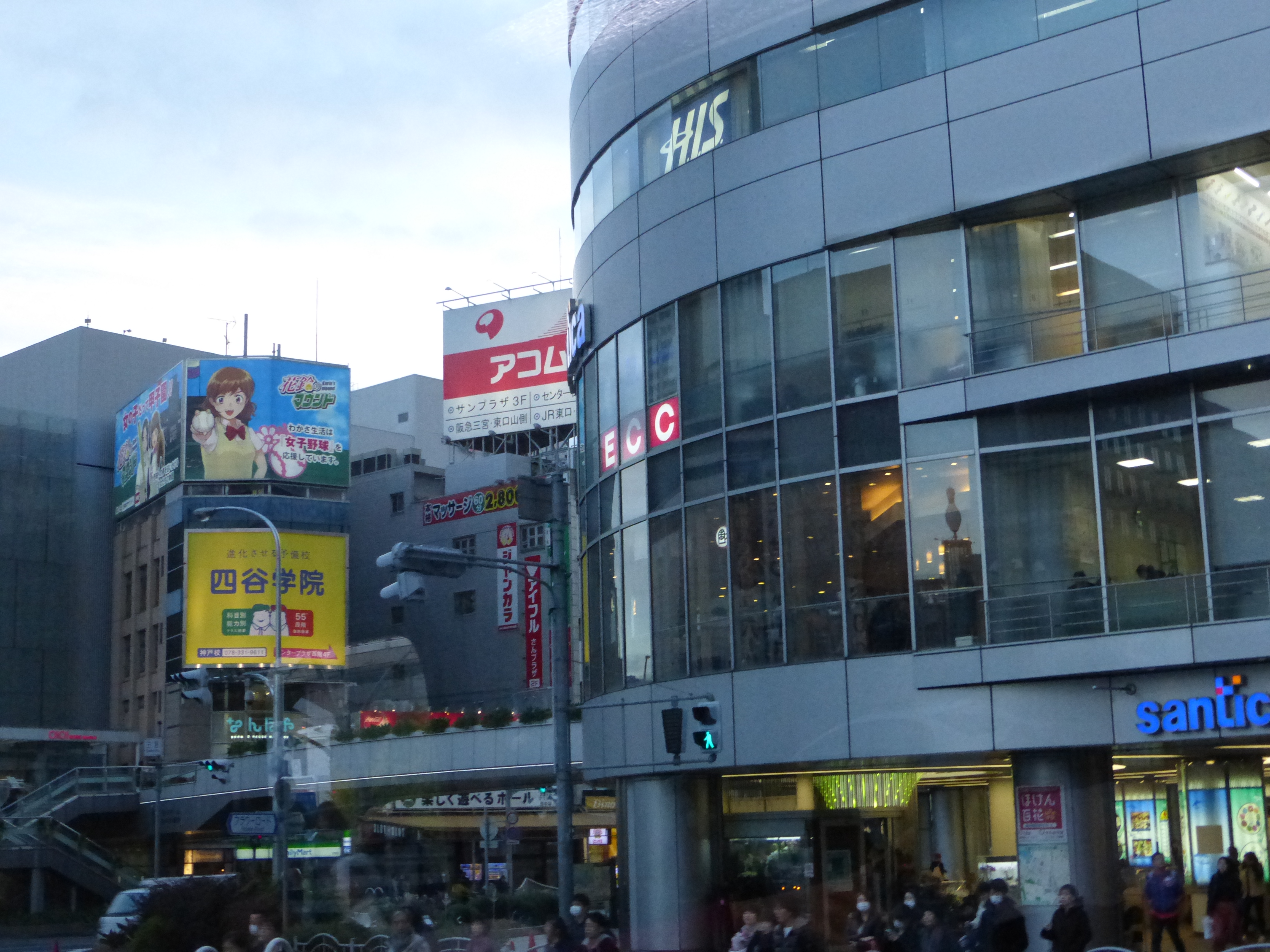 Der Shinkansen-Bahnhof in Shin Kobe, Japan.