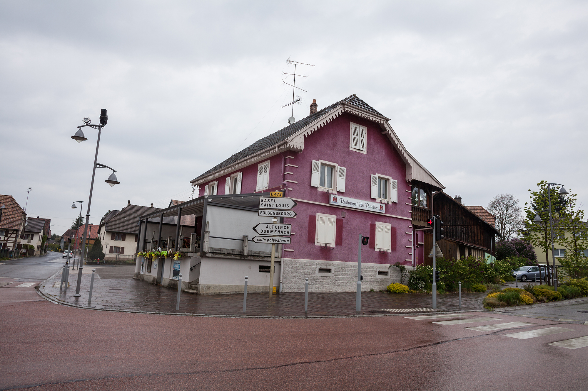Das einzige verbliebene Restaurant, das Burahus, bietet viel Fleisch – und natürlich frittierten Karpfen.