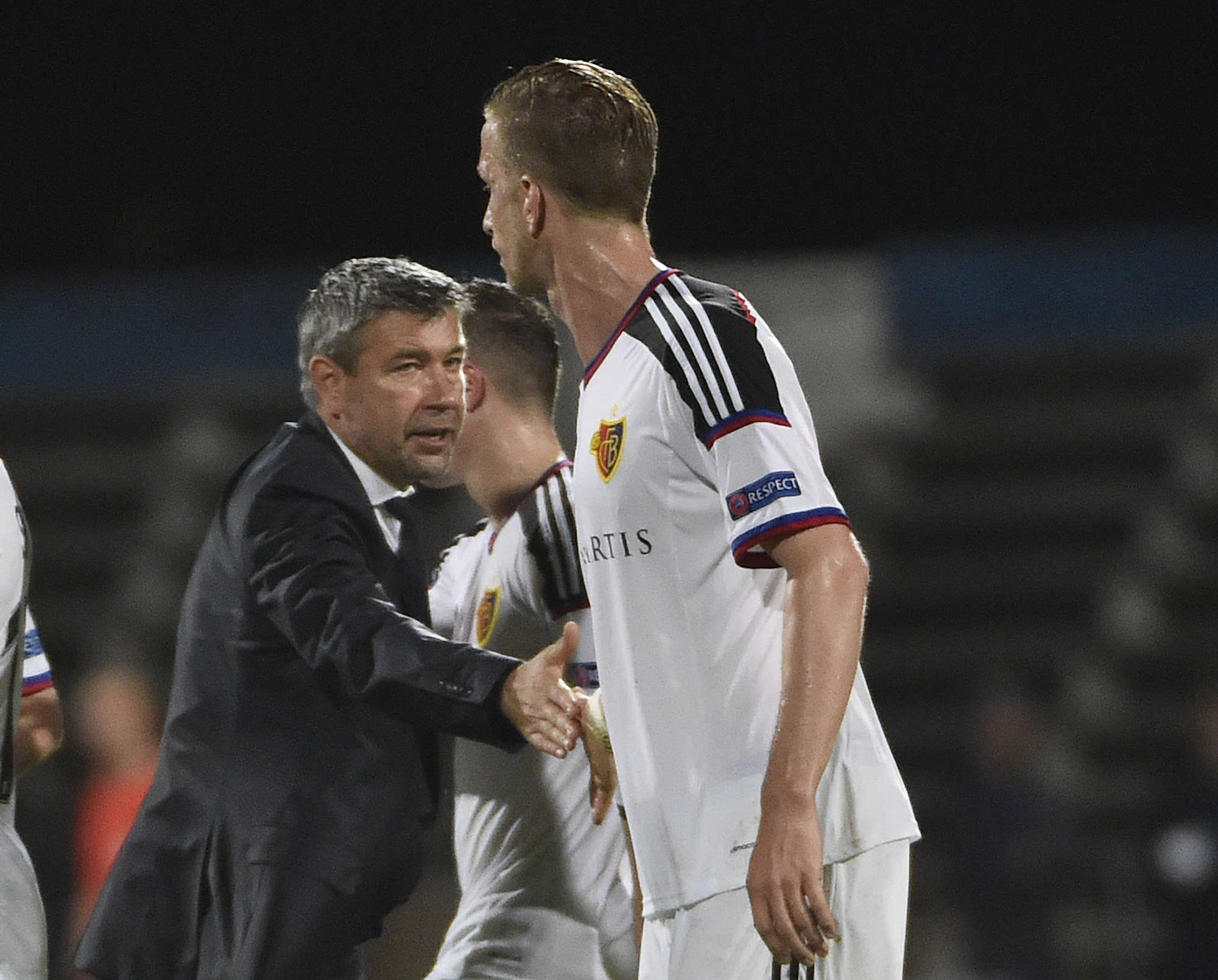 05.11.2015; Lissabon; Fussball Europa League - OS Belenenses - FC Basel; Trainer Urs Fischer (Basel) und Marc Janko (Basel) (Daniela Frutiger/freshfocus)