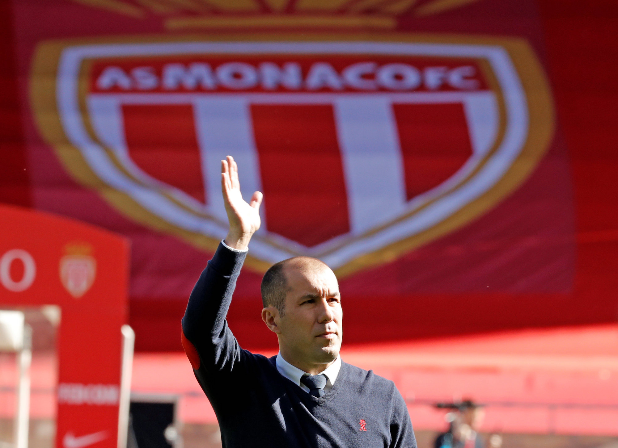 Football Soccer - Monaco v Toulouse - French Ligue 1 - Louis II Stadium, Monaco - 29/04/2017 - Monaco's coach Leonardo Jardim waves before the match. REUTERS/Eric Gaillard