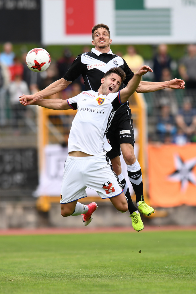 Lugano's player Fulvio Sulmoni, right, fights for the ball with Basel's player Andraz Sporar, left, during the Super League soccer match FC Lugano against FC Basel, at the Cornaredo stadium in Lugano, Sunday, May 7, 2017. (KEYSTONE/Ti-Press/Gabriele Putzu)