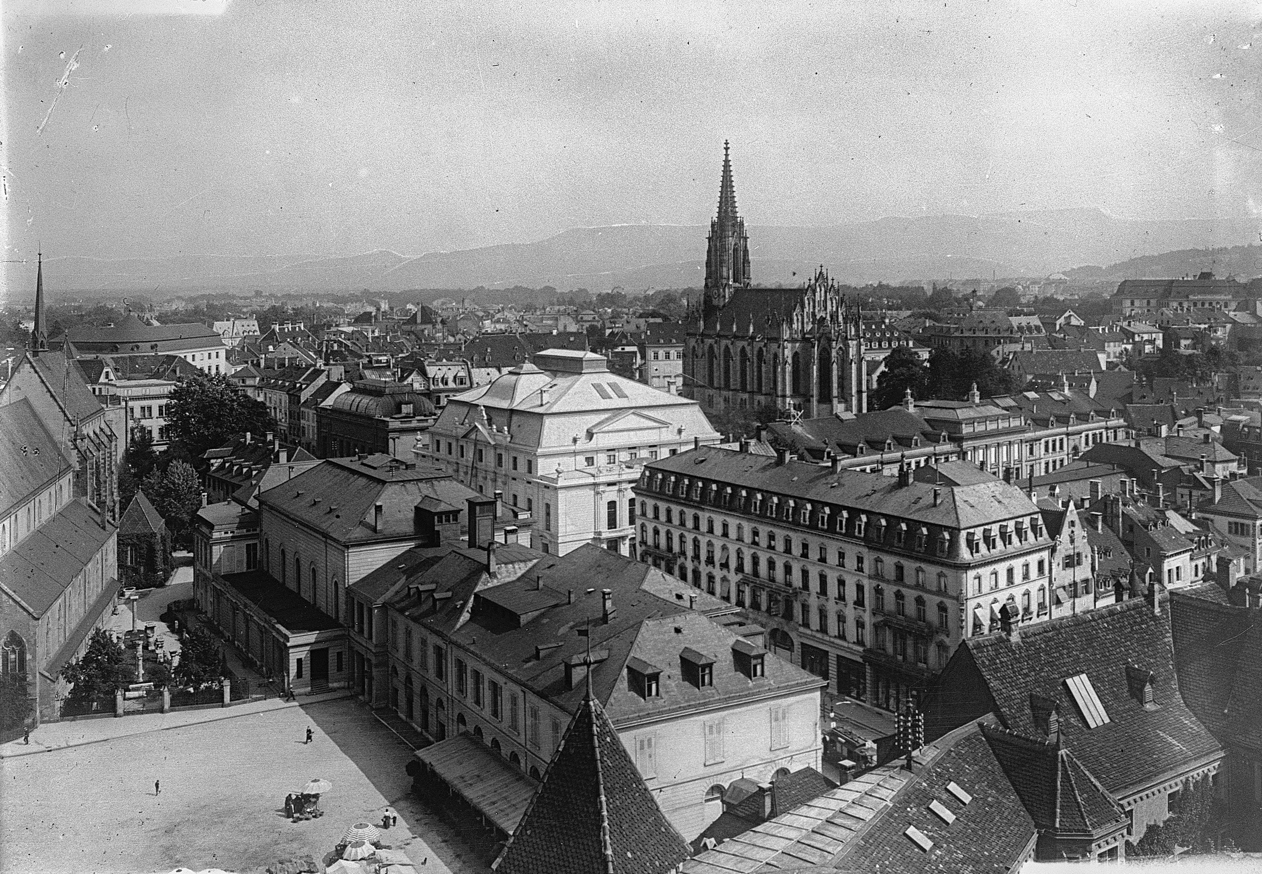 Die edle Basler Kulturmeile mit Stadthteater, Kunsthalle und dem Stadtcasino mit dem Musiksaal.