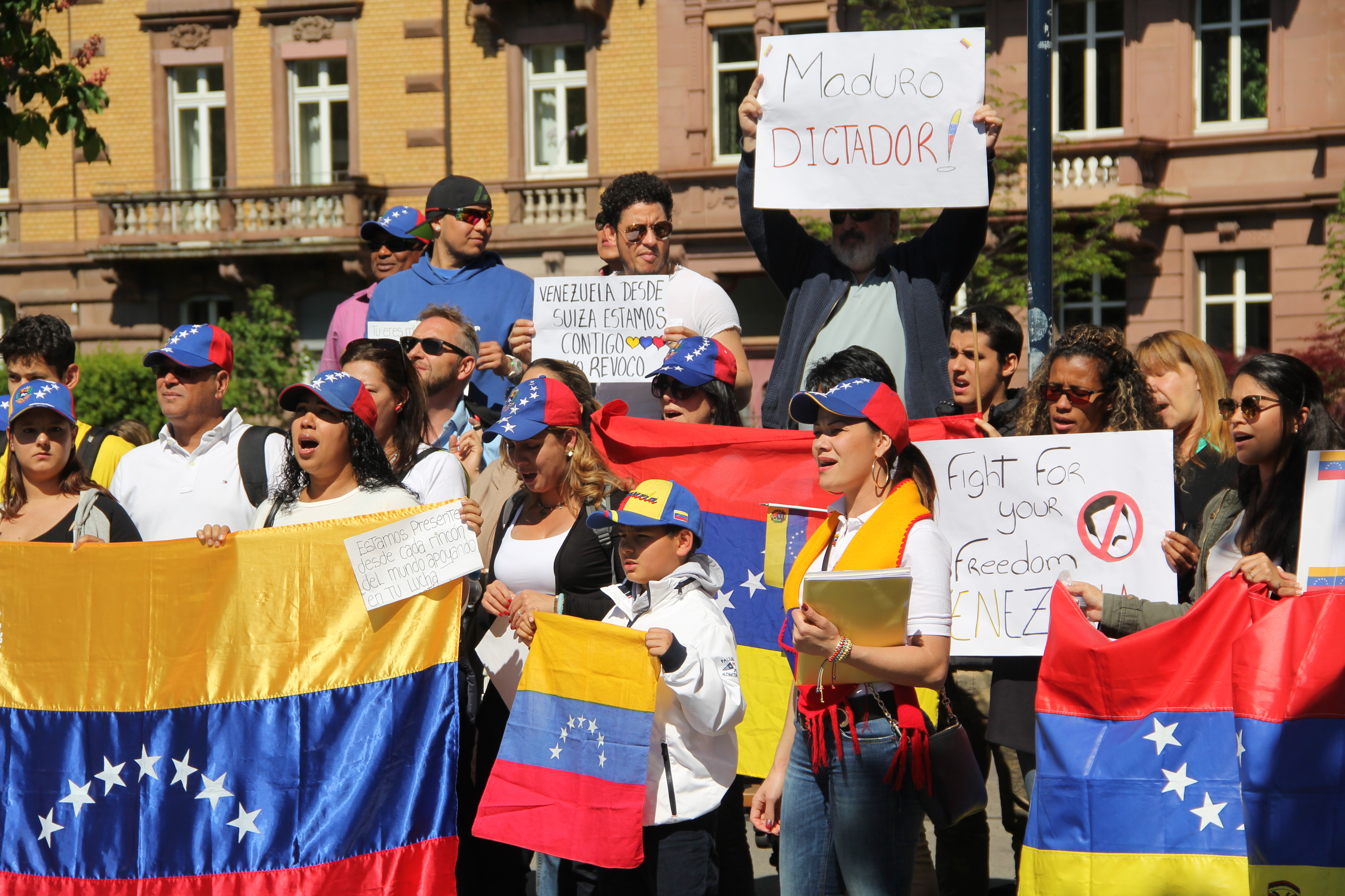 Für den Frieden, gegen Maduro. Die Demonstranten solidarisieren sich mit den Protesten in Venezuela.