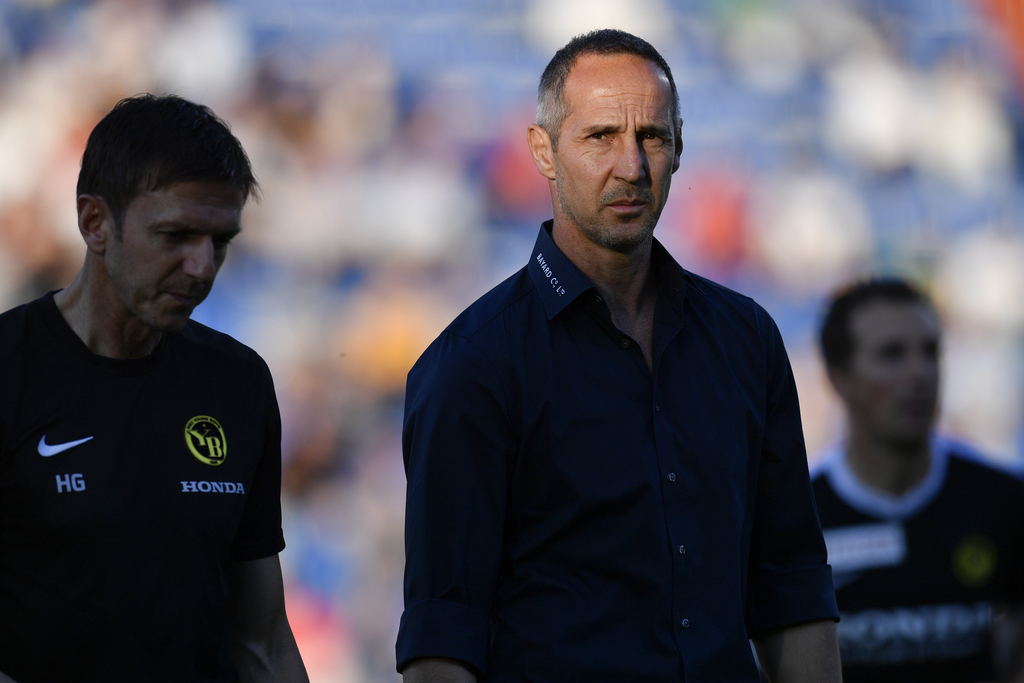 YB Cheftrainer Adi Huetter im Fussball Super League Spiel zwischen dem FC Vaduz und dem BSC Young Boys, am Mittwoch, 17. Mai 2017, im Rheinpark Stadion in Vaduz. (KEYSTONE/Gian Ehrenzeller)