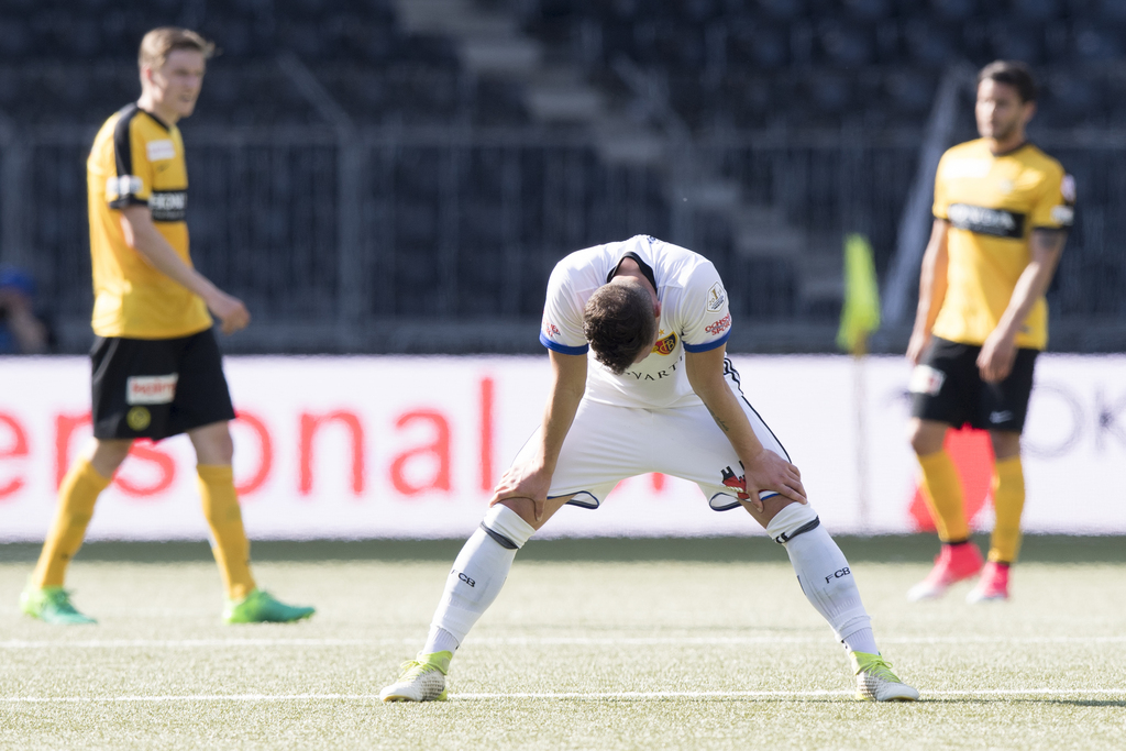 Basler Taulant Xhaka reagiert nach einer verpassten Chance, im Fussball Meisterschaftsspiel der Super League zwischen dem BSC Young Boys und dem FC Basel 1893, im Stade de Suisse in Bern, am Sonntag, 21. Mai 2017. (KEYSTONE/Anthony Anex)