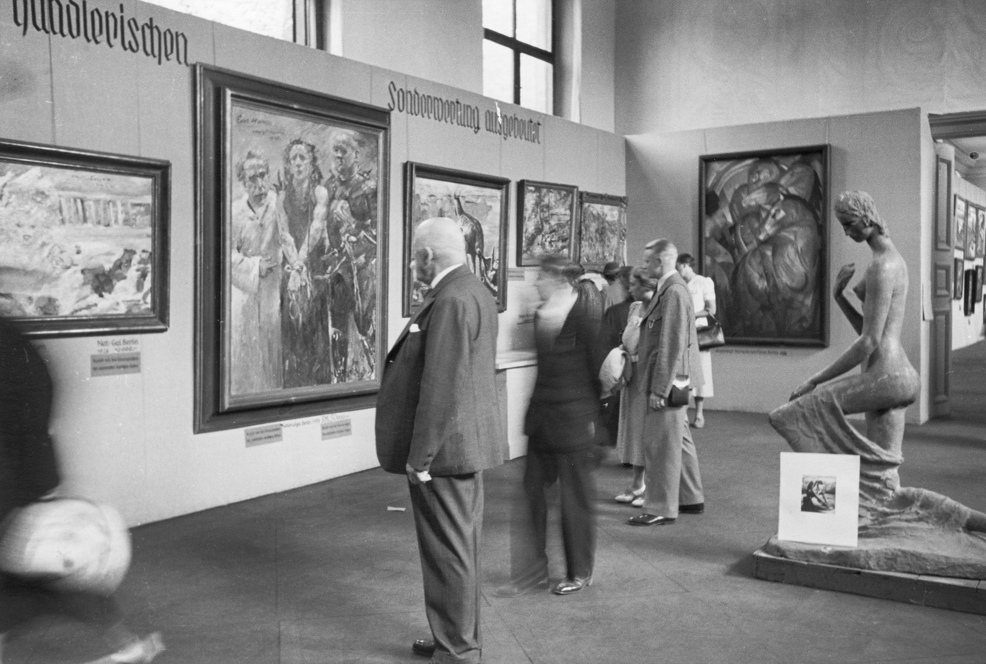 Lovis Corinths «Ecce Homo» an der Ausstellung «Entartete Kunst» 1937 in München bevor es 1939 nach BAsel verkauft wurde.