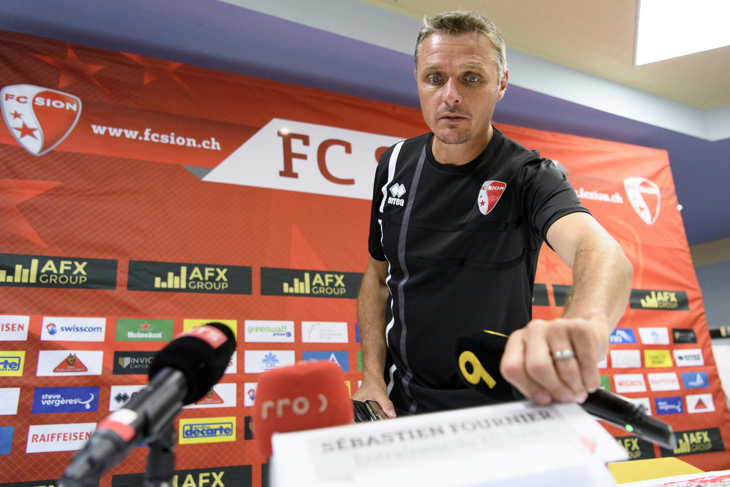 L'entraineur du FC Sion Sebastien Fournier arrive pour une conference de presse du club de football de Super League FC Sion avant la finale de la Coupe Suisse ce lundi 22 mai 2017 a Martigny. Le FC Sion va rencontrer ce jeudi 25 mai a Geneve le FC Basel en finale de la coupe de Suisse. (KEYSTONE/Laurent Gillieron)