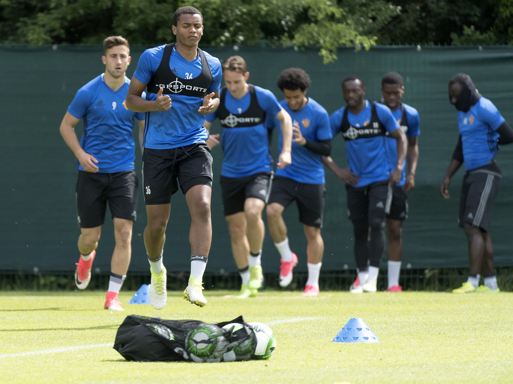 Die Spieler des FC Basel waehrend des Trainings des FC Basel 1893 in Vorbereitung auf den Cupfinal auf den Trainingsplaetzen des Areals St. Jakob in Basel, am Dienstag, 23. Mai 2017. (KEYSTONE/Georgios Kefalas)