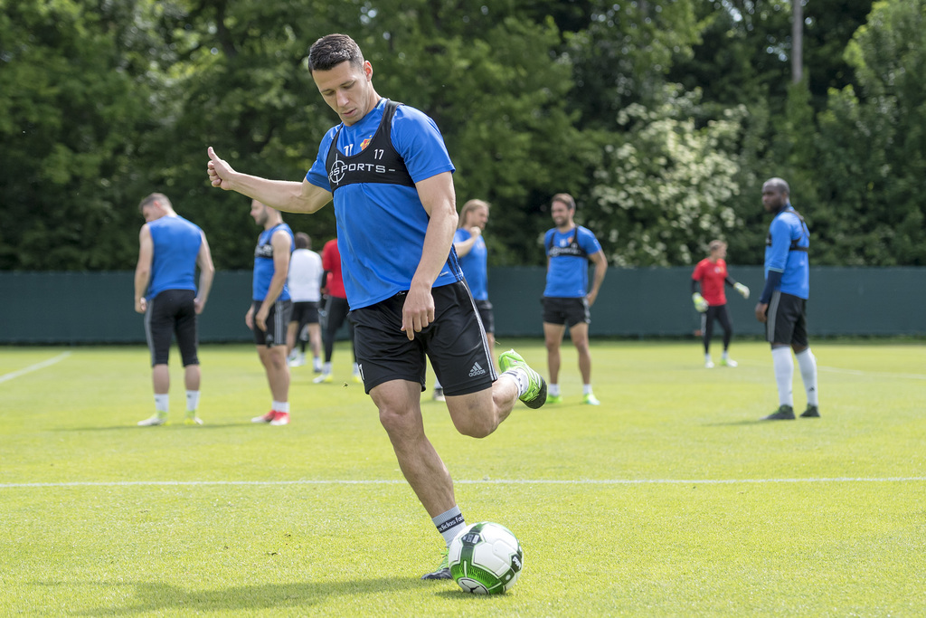 Marek Suchy waehrend des Trainings des FC Basel 1893 in Vorbereitung auf den Cupfinal auf den Trainingsplaetzen des Areals St. Jakob in Basel, am Dienstag, 23. Mai 2017. (KEYSTONE/Georgios Kefalas)