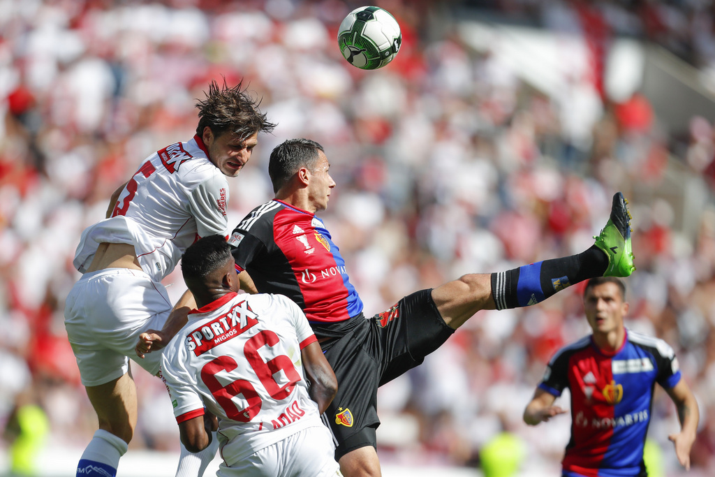 Basel's defender Marek Suchy of Czech Republic, right, fights for the ball with Sion's midfielder Veroljub Salatic, left, and midfielder Joaquim Adao during the Swiss Cup final soccer match between FC Basel 1893 and FC Sion at the stade de Geneve stadium, in Geneva, Switzerland, Thursday, May 25, 2017. (KEYSTONE/Valentin Flauraud)