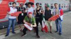 Weite Reise bis Sotschi: Mexikanische Fans und einheimische Volunteers beim Confed Cup, dem Vorbereitungsturnier zur WM 2018 