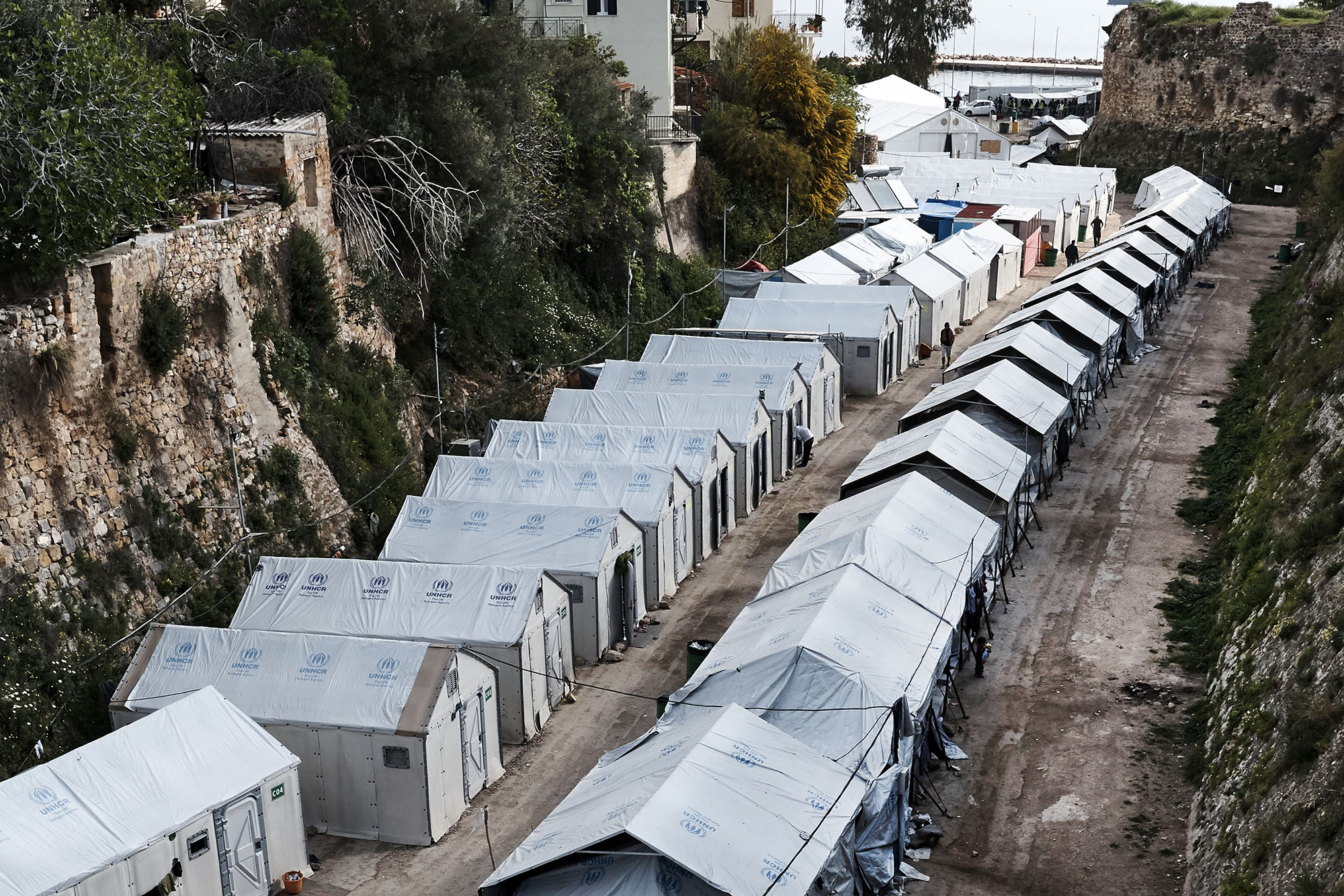 Jeder verfügbare Raum wird genutzt: Die eigentliche Ferieninsel Chios wird durch die Flüchtlingskrise stark belastet und erfährt zu wenig Unterstützung.