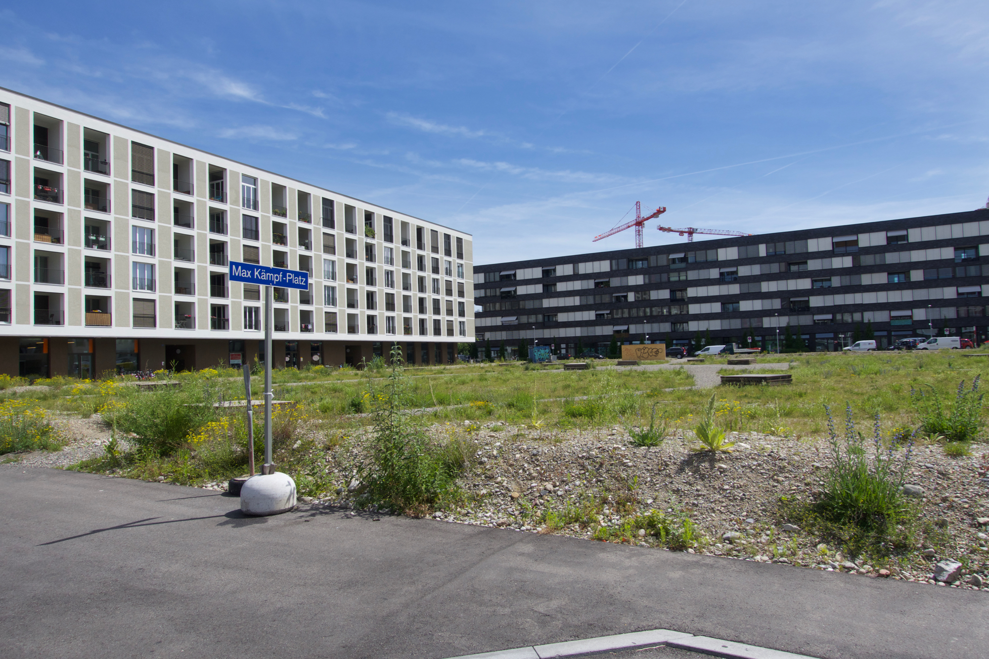 Der zentrale Max-Kämpf-Platz sollte eigentlich längst fertig sein, wird es nun aber erst im Frühling 2019.