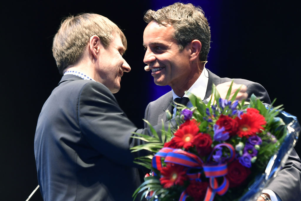 Bernhard Burgener, links, und Bernhard Heusler, rechts, .an der Generalversammlung des FC Basel 1893 im St. Jakob-Park in Basel am Freitag, 9. Juni 2017. (KEYSTONE/Walter Bieri)