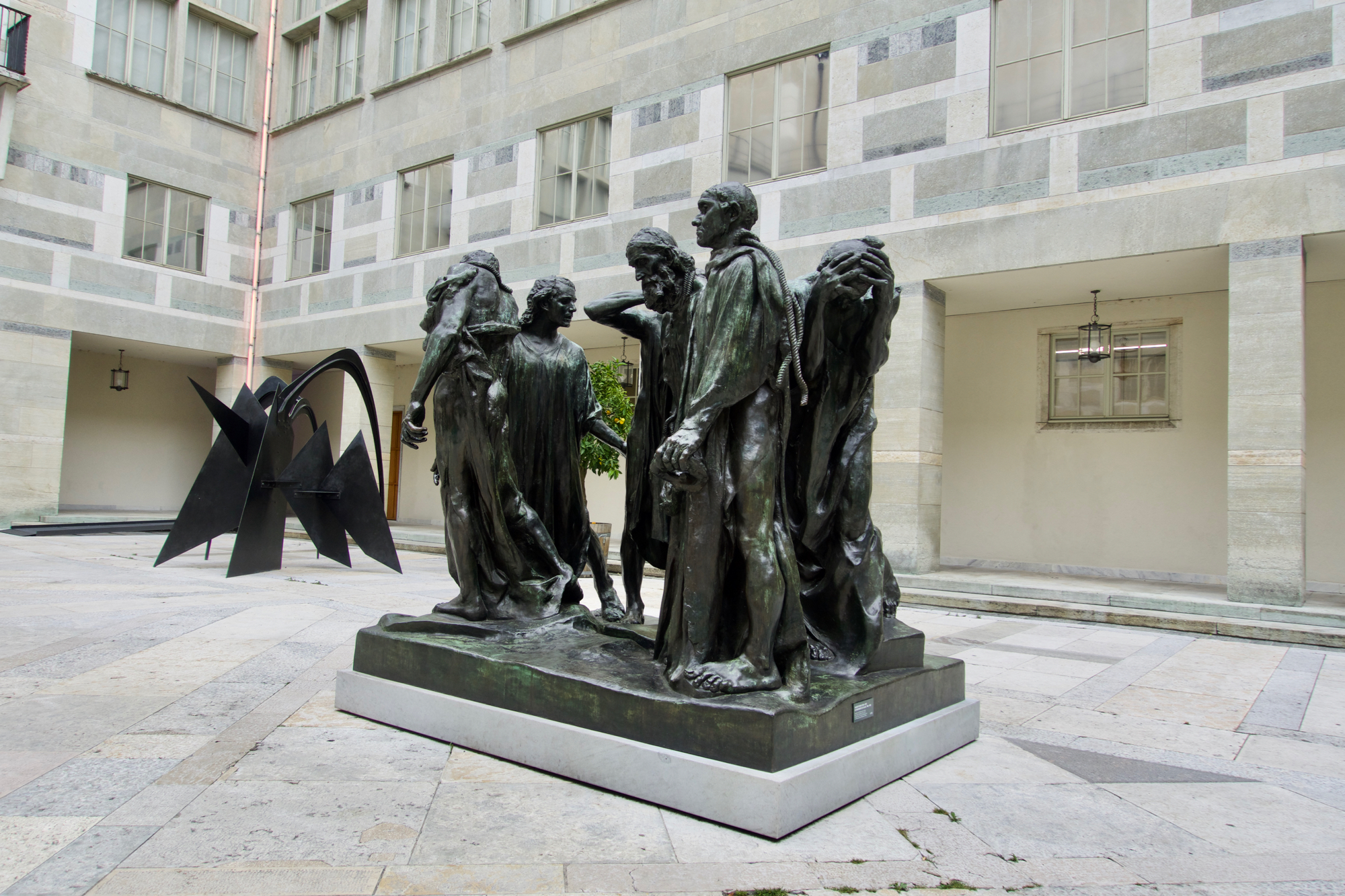 Alte Bekannte am gewohnten Ort: Rodins «Die Bürger von Calais» im Hof des Kunstmuseum-Hauptbaus.