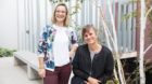 Sarah Kreis (links) und Carla Frauenfelder (rechts) von Creativemornings im YMCA Hostel Basel.