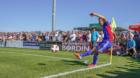 15.09.2018; Echallens; FUSSBALL SCHWEIZER CUP - FC Echallens Region - FC Basel; 
Kevin Bua (Basel) beim Eckball, Fans 
(Andy 