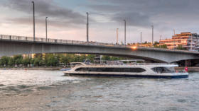 Das lokale Personenschiff «Rhystärn» ist eines der wenigen Schiffe, die auf dem Rhein bei Basel noch verkehren.