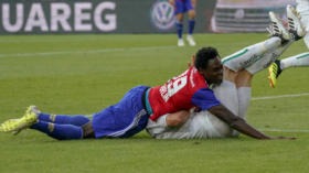 21.07.2018; Basel; FUSSBALL SUPER LEAGUE - FC Basel - FC St.Gallen;
Bruchlandung fuer Dimitri Oberlin (Basel) gegen Jordi Qui