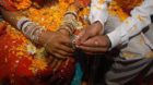 Ein junges Paar gibt sich in Indien das Jawort. Die Schweizer Fachstelle Zwangsheirat berät immer mehr Asylsuchende, die Opf